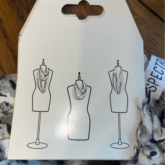 Spectrum Frost Grey scarf - Picture 3 of 3